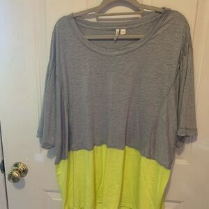 Women’s plus size 26/28 W short sleeve grey and neon top